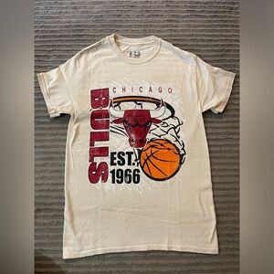NBA Cream Chicago Bulls Short Sleeve Tee 🏀